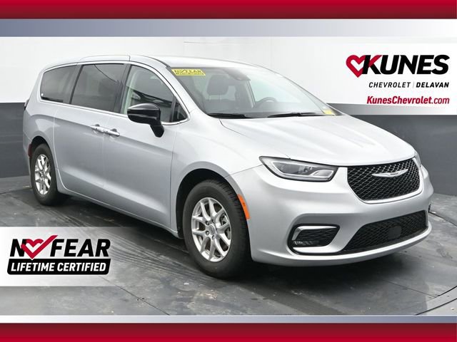 Used 2024 Chrysler Pacifica Touring-L image 1