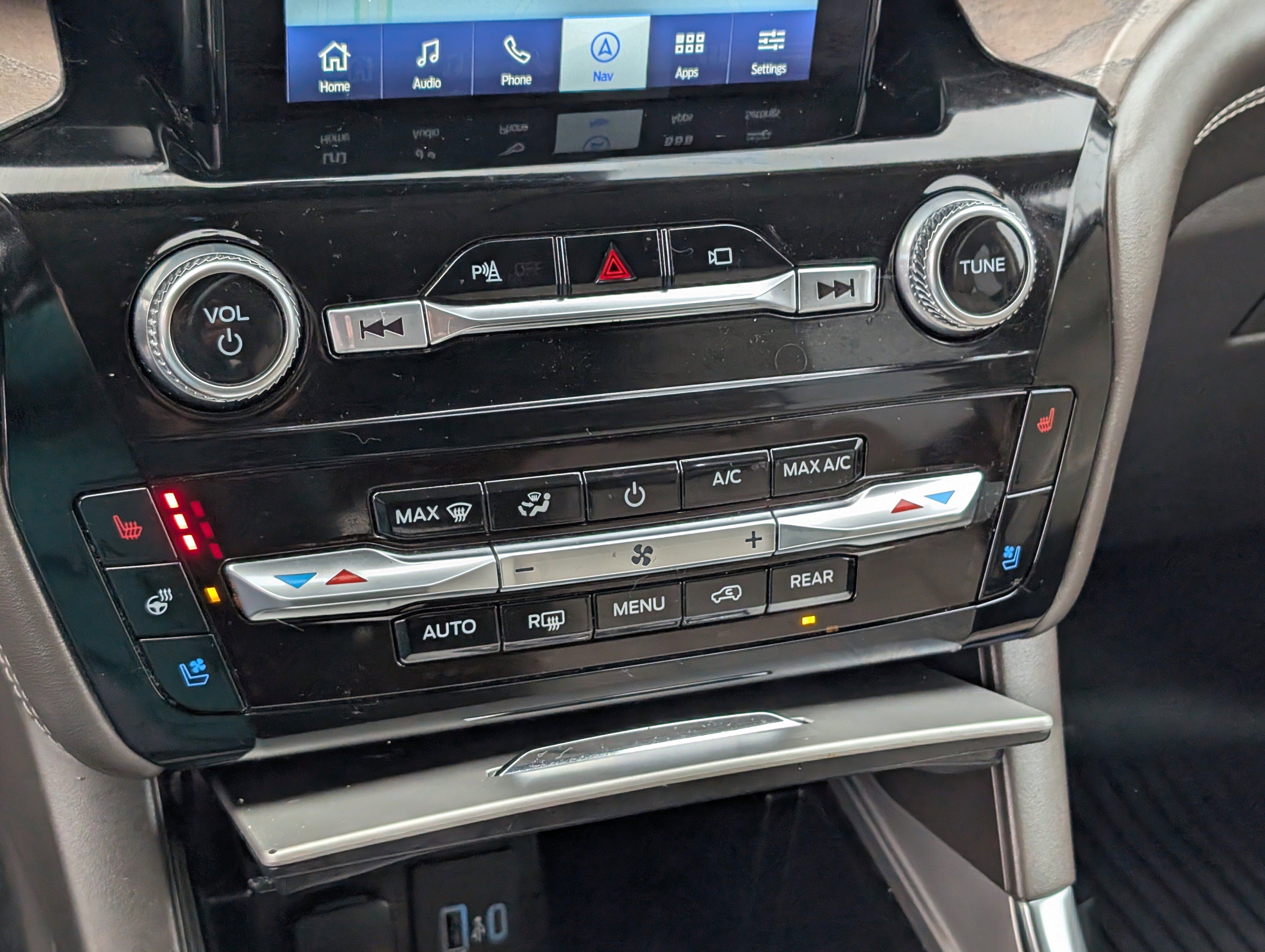 Used 2022 Ford Explorer Platinum w/ Equipment Group 601A image 29