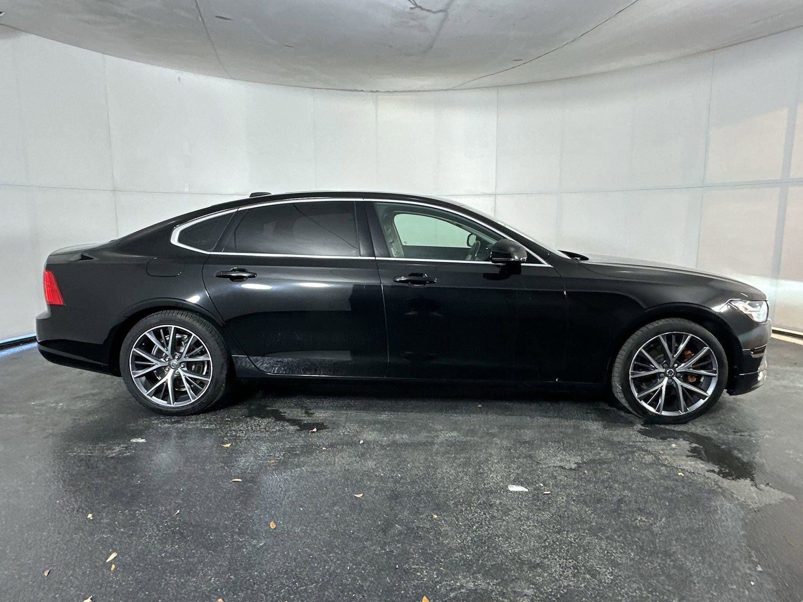 Used 2018 Volvo S90 T5 Momentum w/ Convenience Package image 9