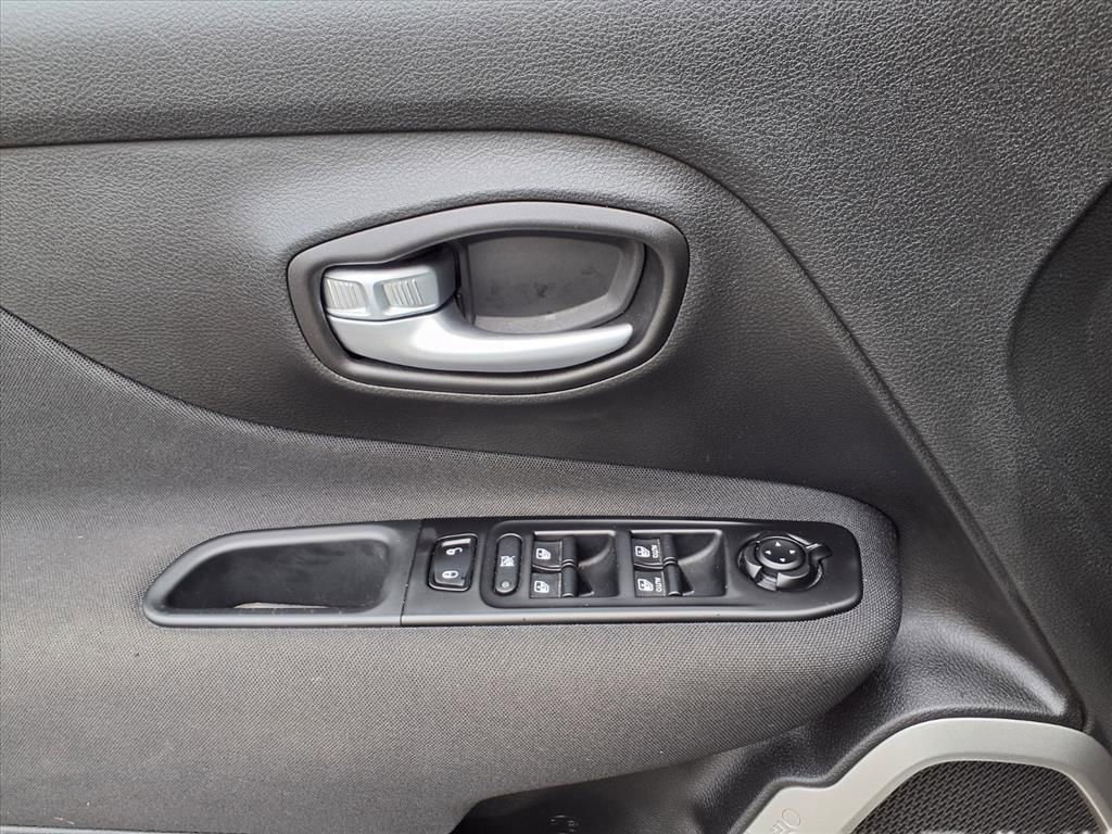 Used 2021 Jeep Renegade Latitude image 28