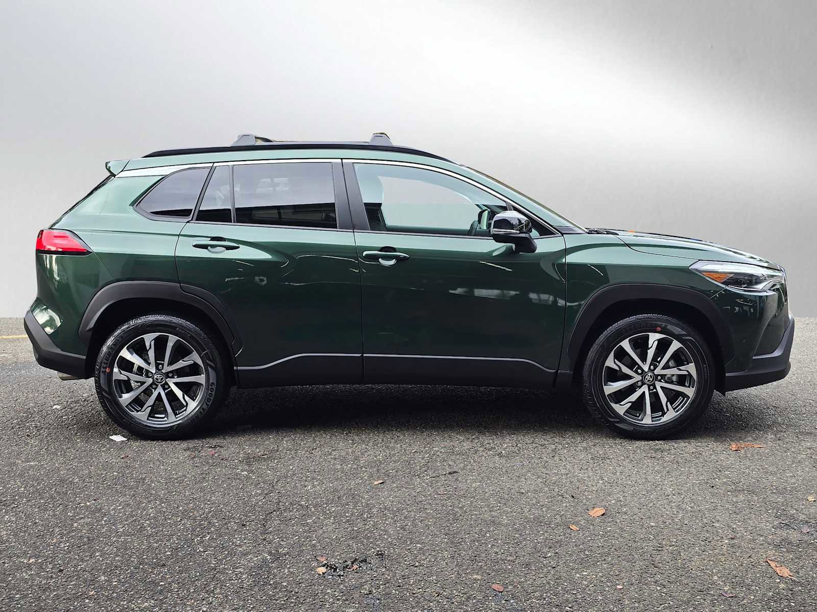 Certified 2025 Toyota Corolla Cross XLE image 2