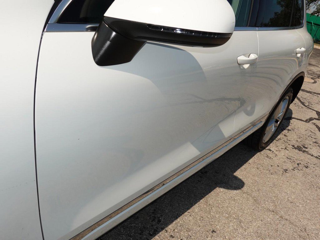 Used 2013 Volkswagen Touareg VR6 image 9