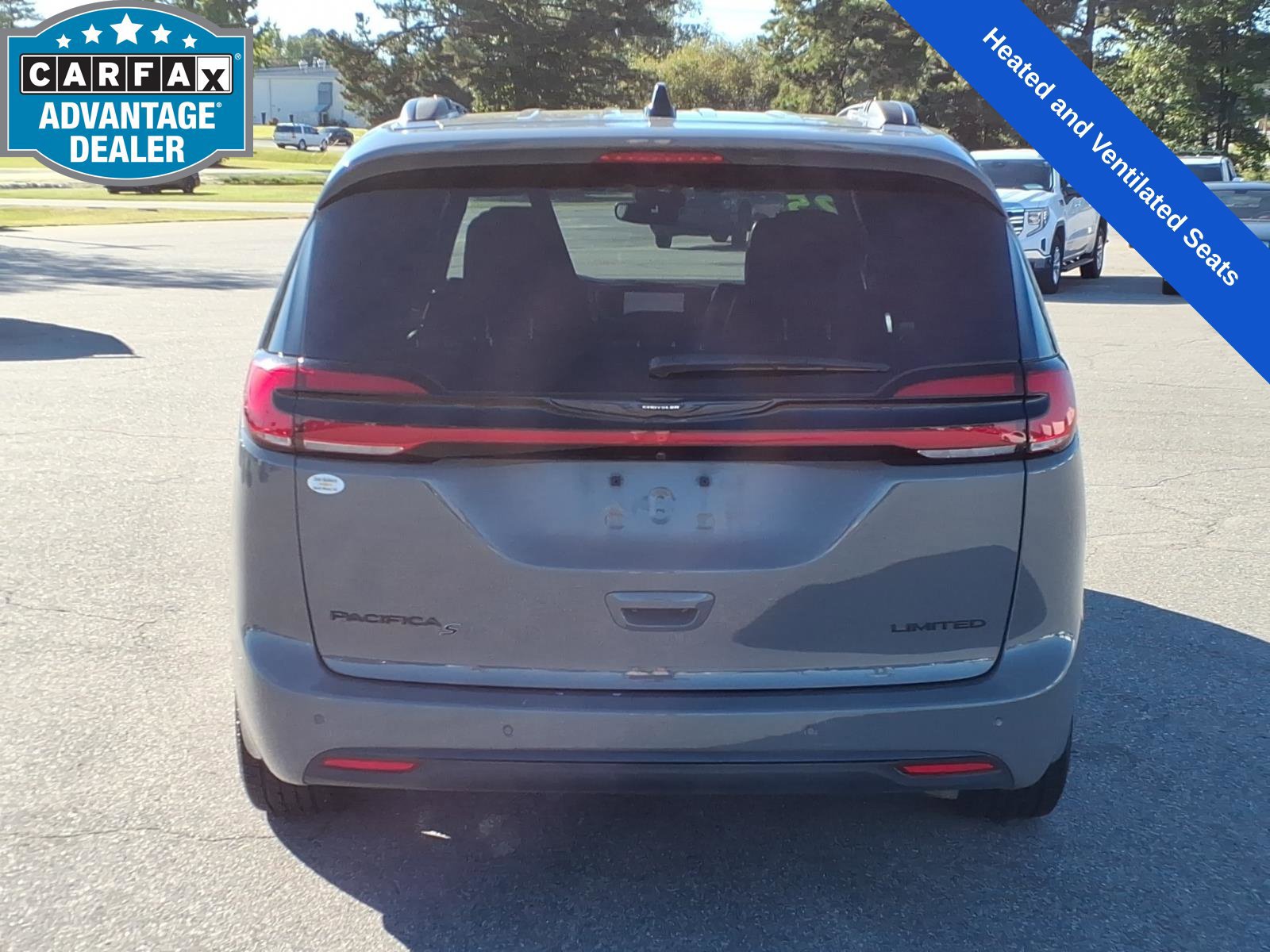 Used 2025 Chrysler Pacifica Limited FWD image 4