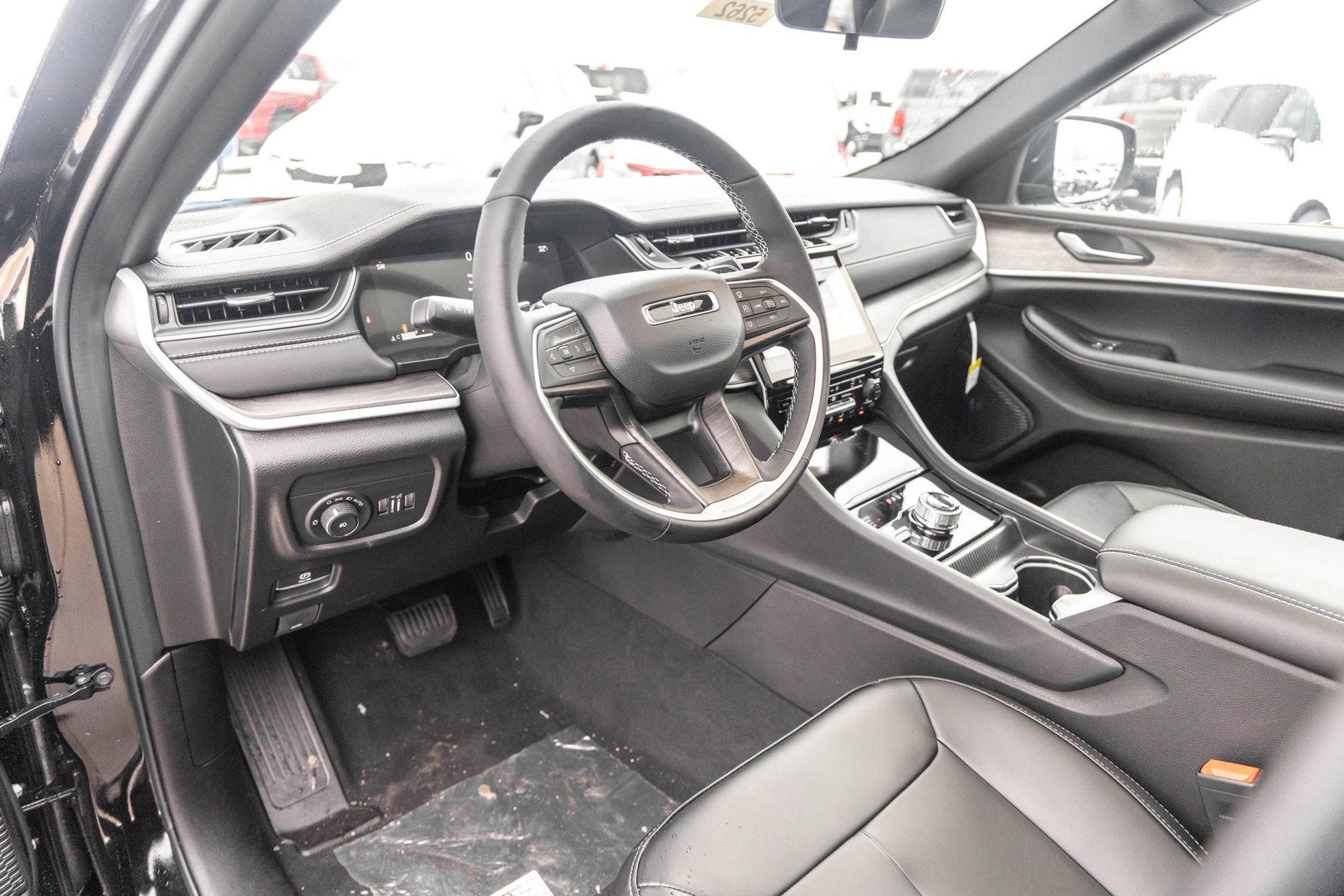 New 2025 Jeep Grand Cherokee Limited image 4