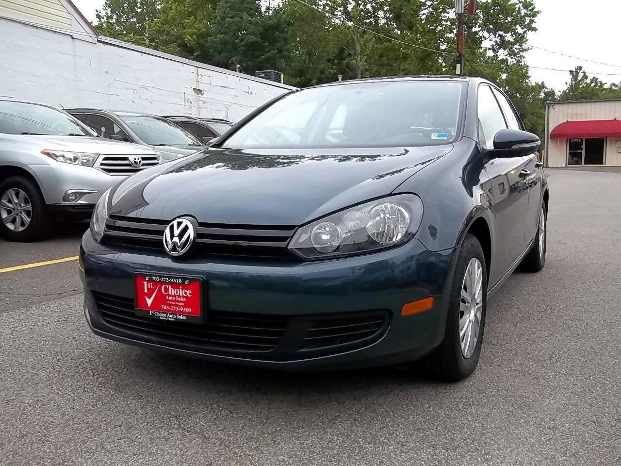 Used 2011 Volkswagen Golf 4-Door FWD image 1