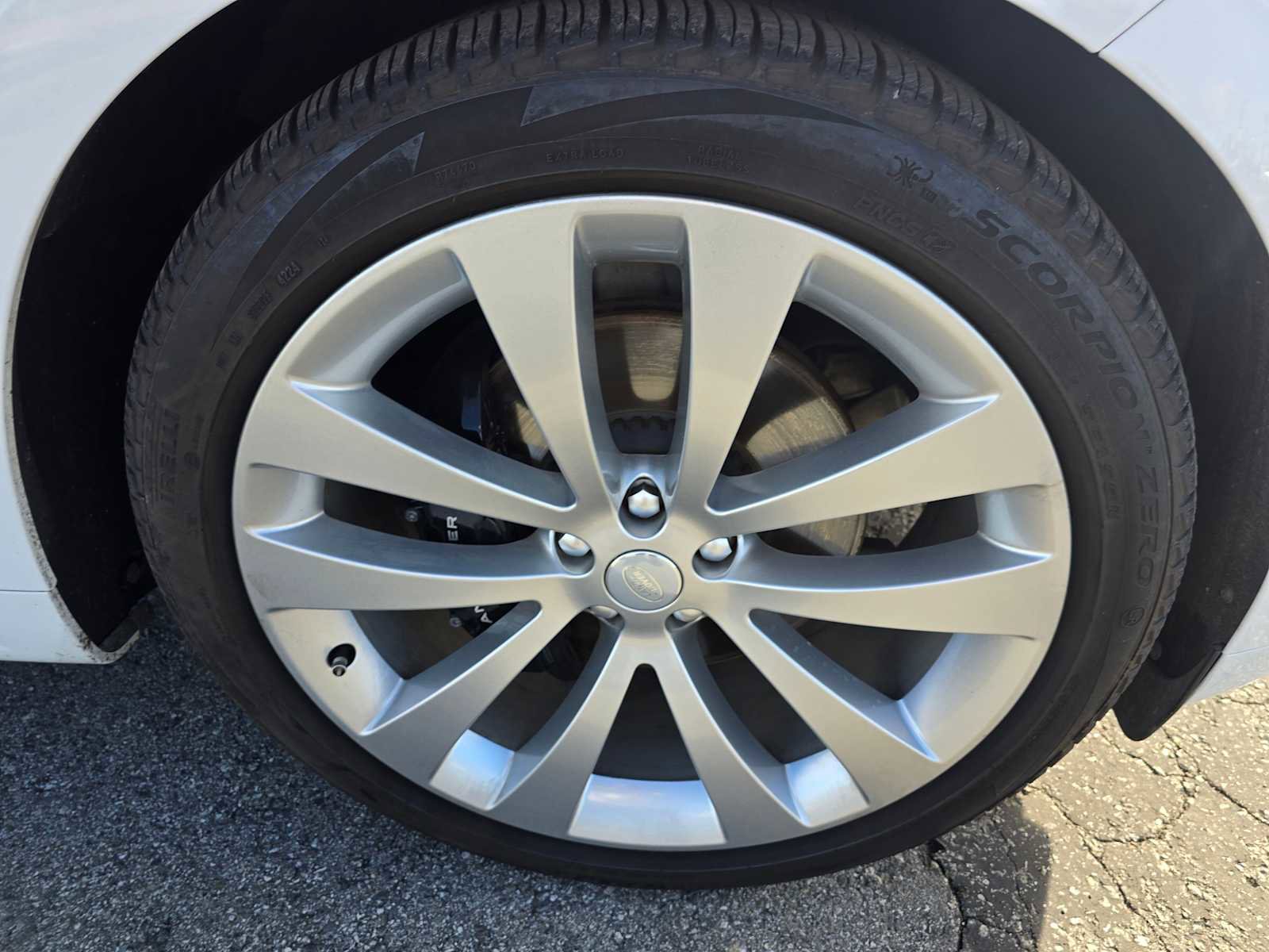 Used 2023 Land Rover Range Rover Sport SE Dynamic image 9