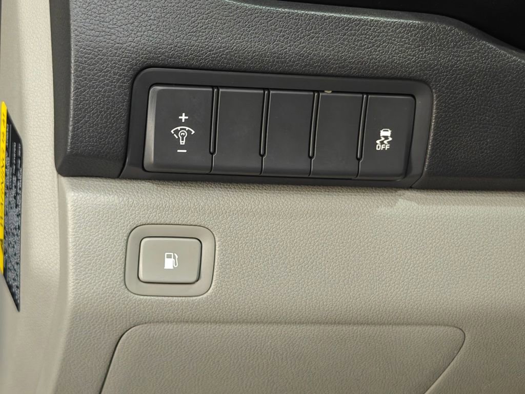 Used 2018 Kia Sedona L FWD image 13