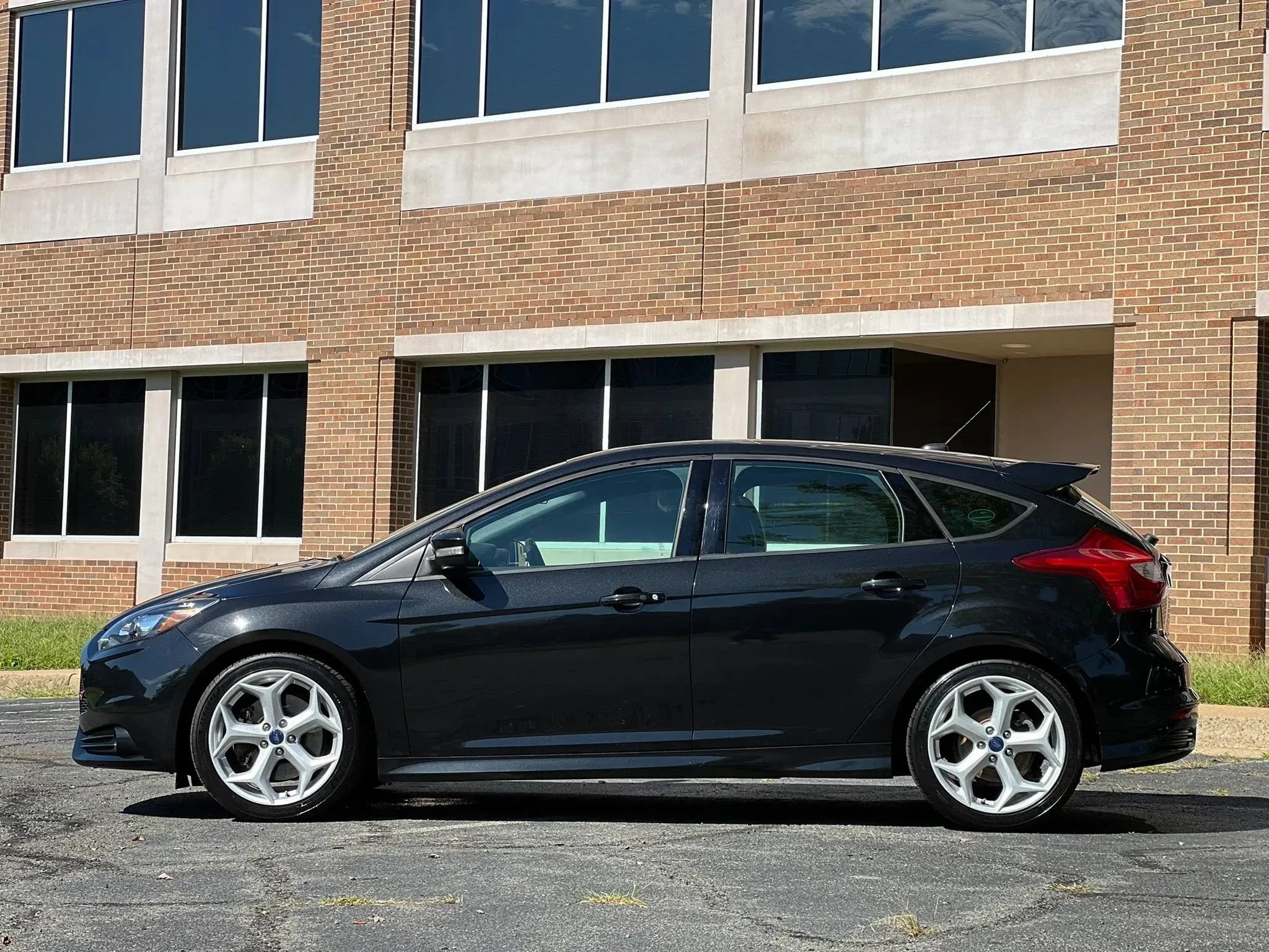 Used 2014 Ford Focus ST w/ Equipment Group 202A FWD image 2