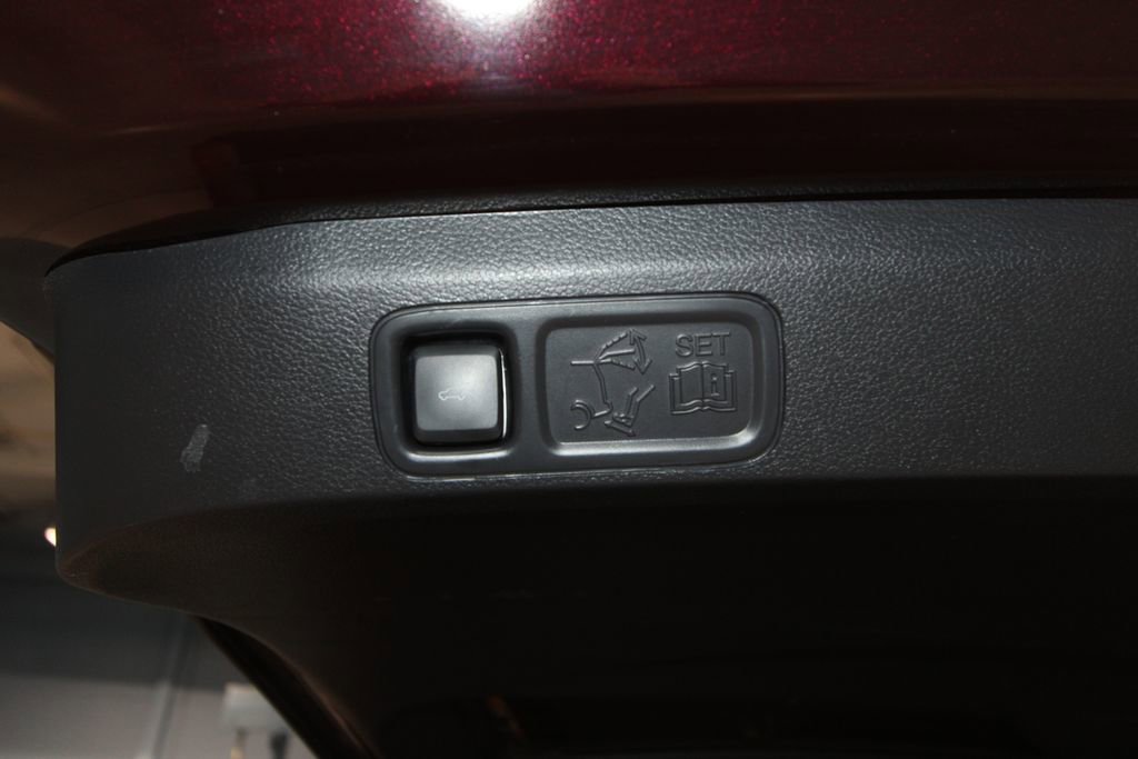 Used 2023 Ford Expedition Limited image 39
