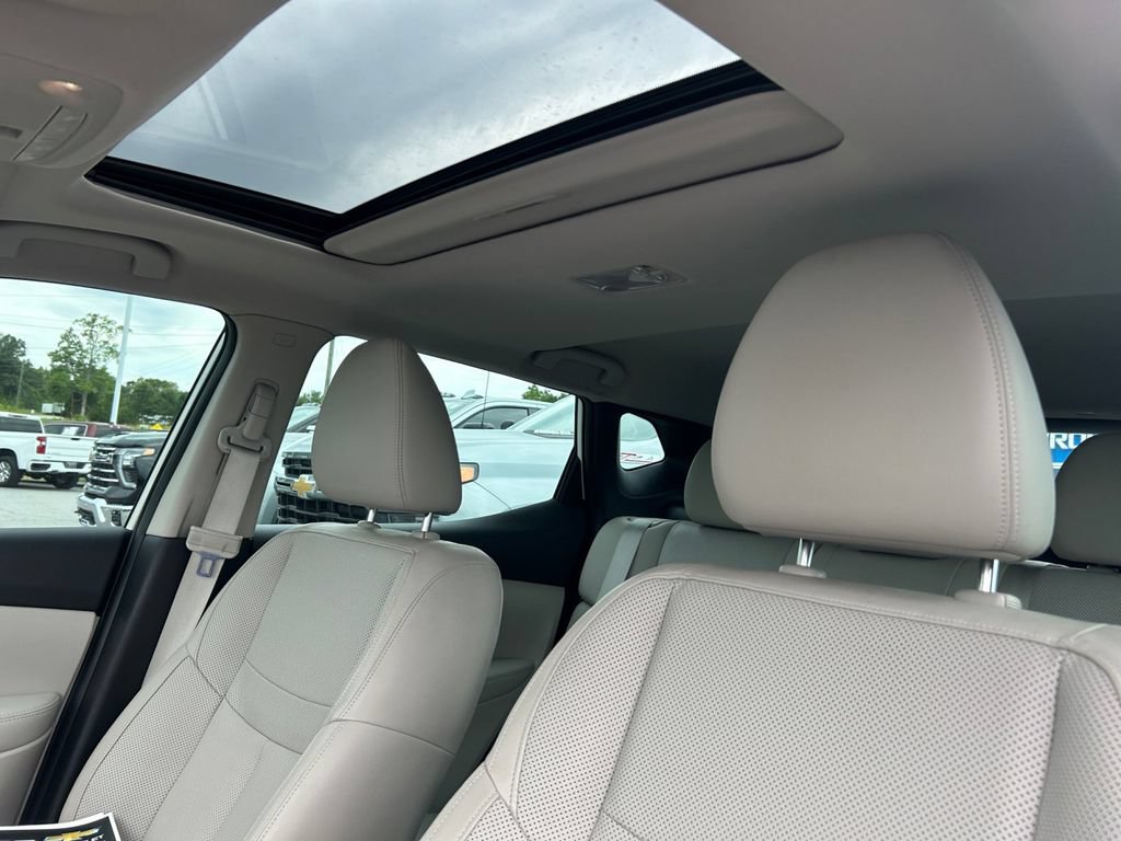 Used 2022 Nissan Rogue Sport SL w/ Premium Package FWD image 21