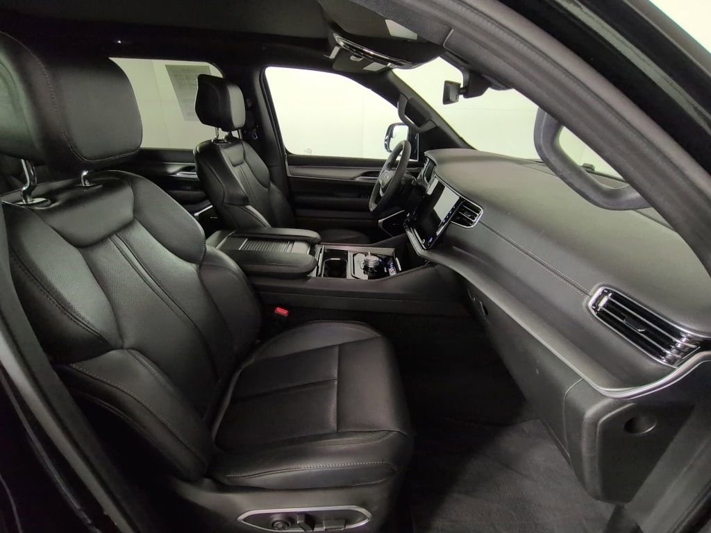 Certified 2024 Jeep Wagoneer Series II AWD/4WD image 36