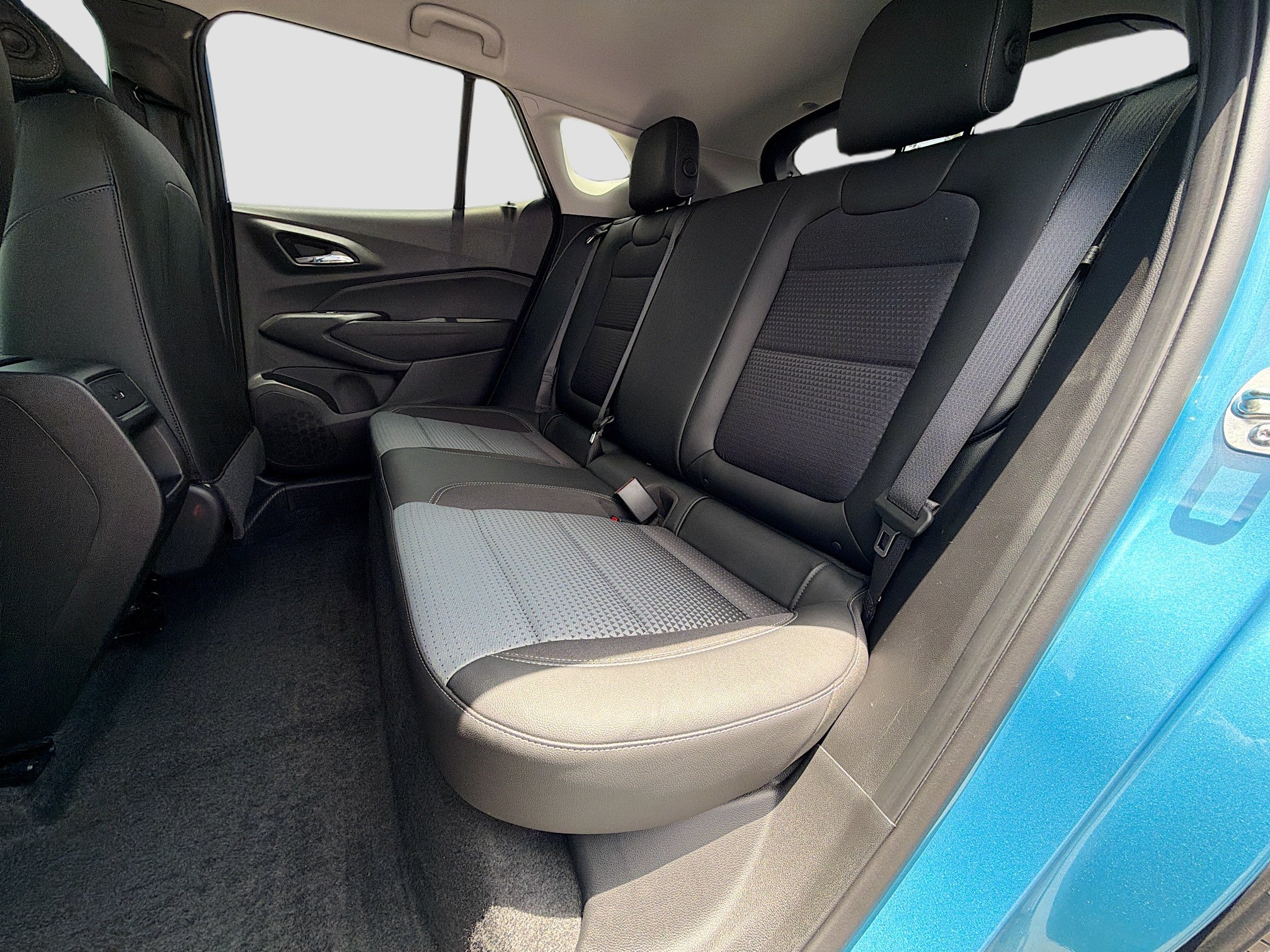 Used 2025 Chevrolet Trax LT w/ LT Convenience Package FWD image 19