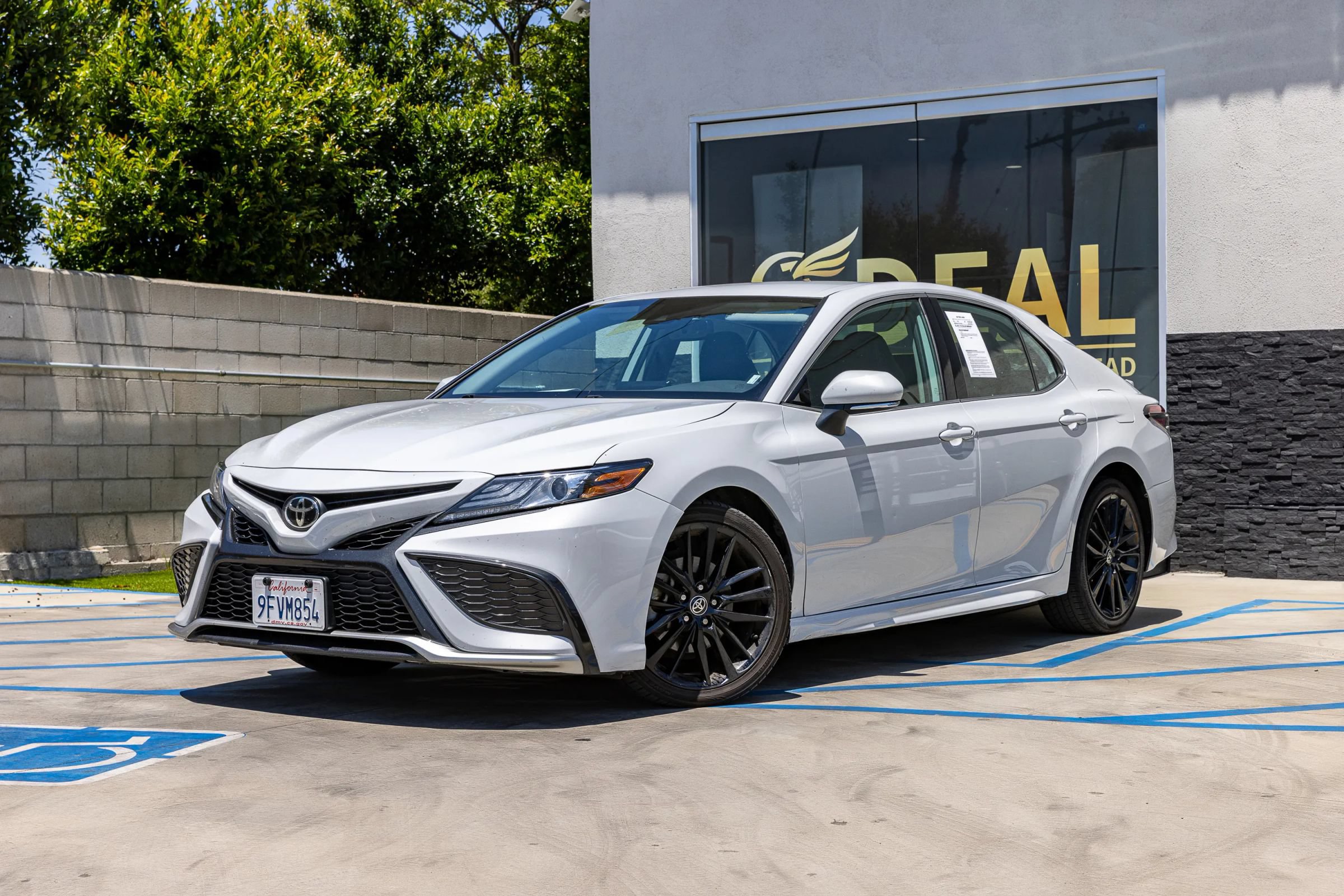 Used 2023 Toyota Camry XSE FWD image 5