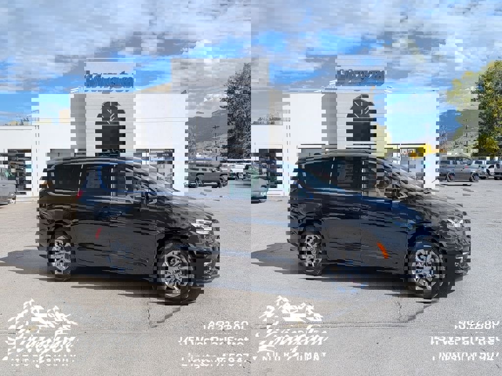 New 2026 Chrysler Pacifica Select