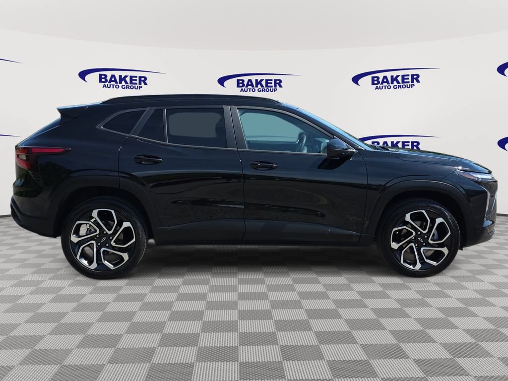 Used 2024 Chevrolet Trax RS w/ Driver Confidence Package FWD image 4