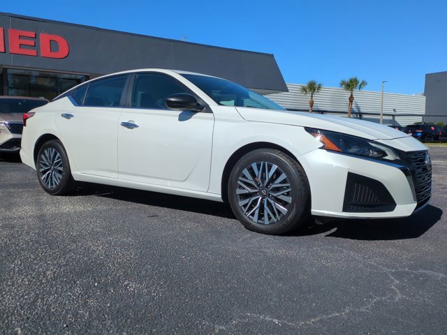 Certified 2025 Nissan Altima 2.5 SV image 2