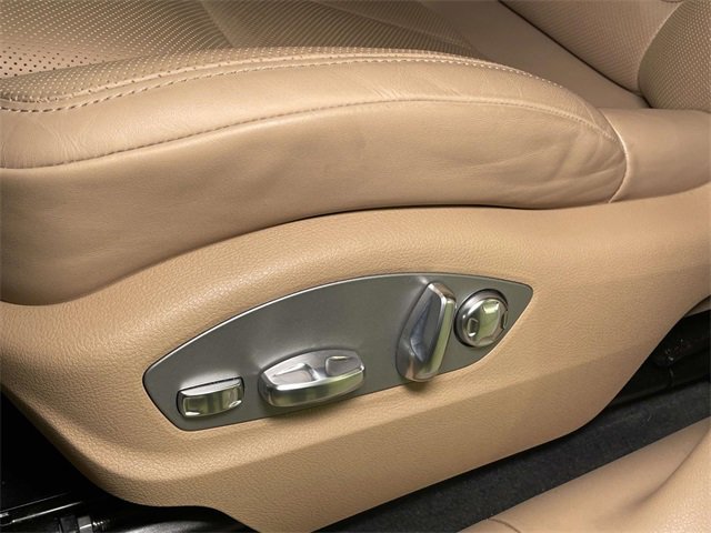 Certified 2025 Porsche Macan image 17