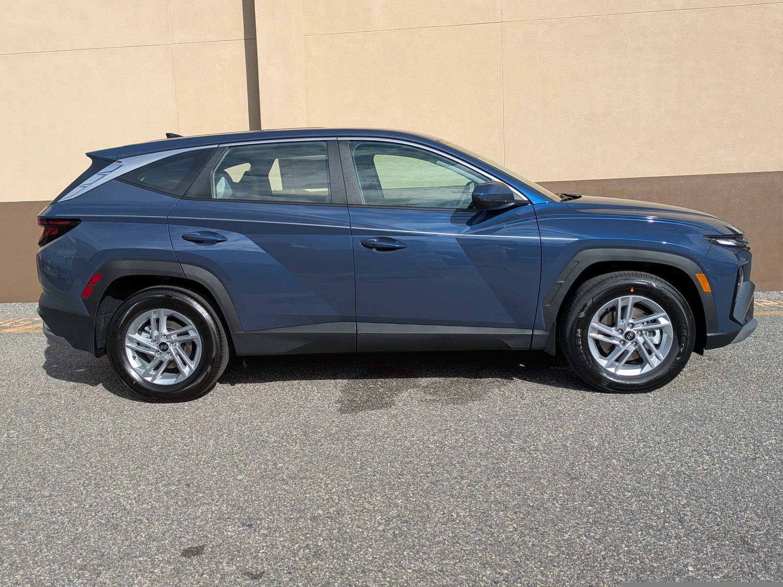 New 2026 Hyundai Tucson SE image 3