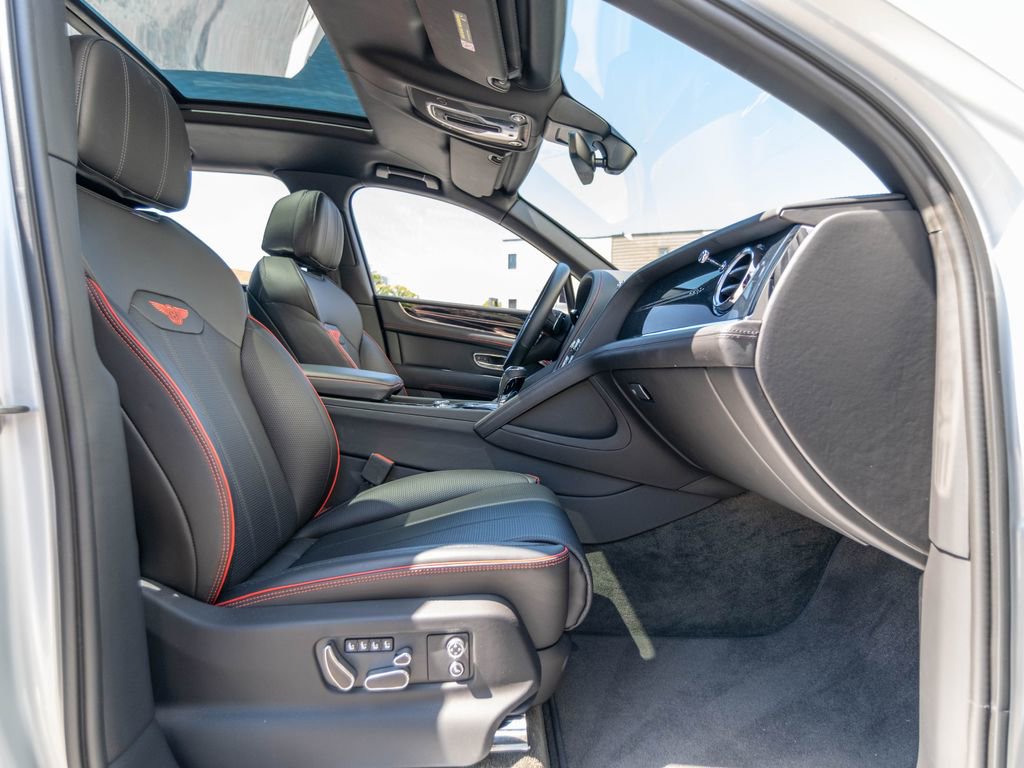 Used 2023 Bentley Bentayga Extended Wheelbase AWD/4WD image 29