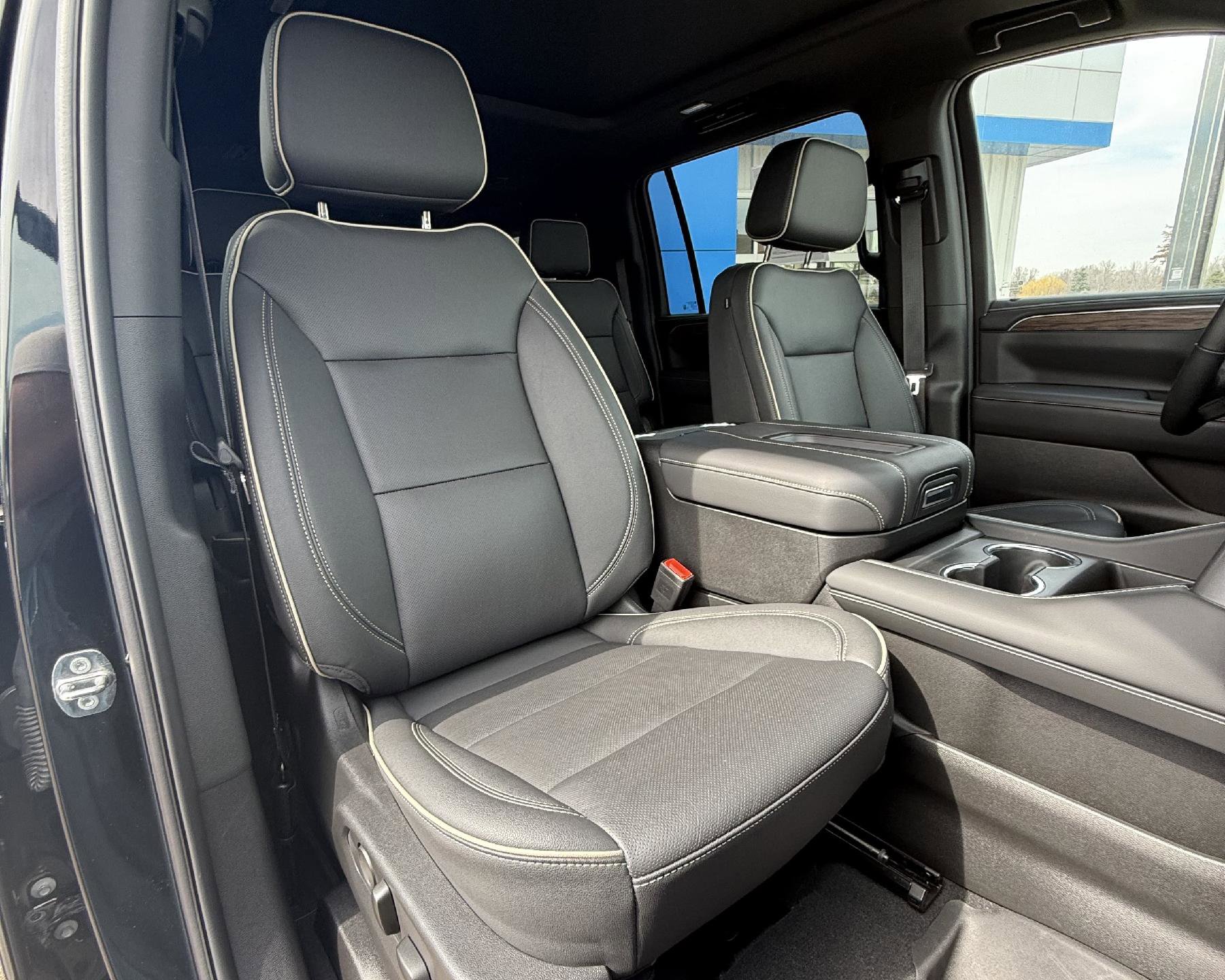 Used 2024 Chevrolet Suburban Premier w/ Premium Package 2 image 21