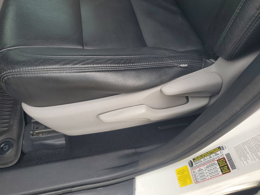 Used 2018 Toyota Highlander LE FWD image 16