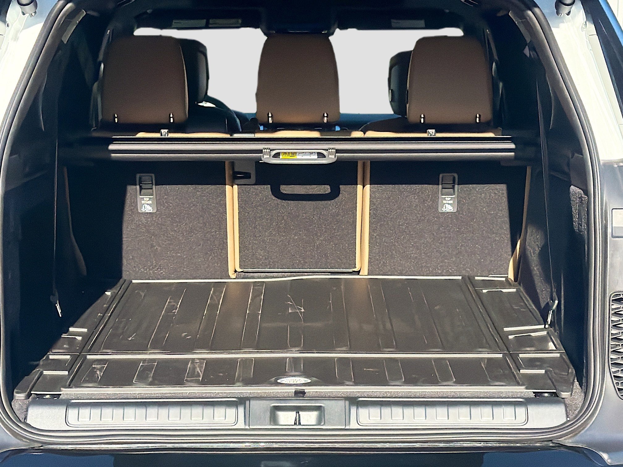 New 2026 Land Rover Discovery Dynamic SE image 11