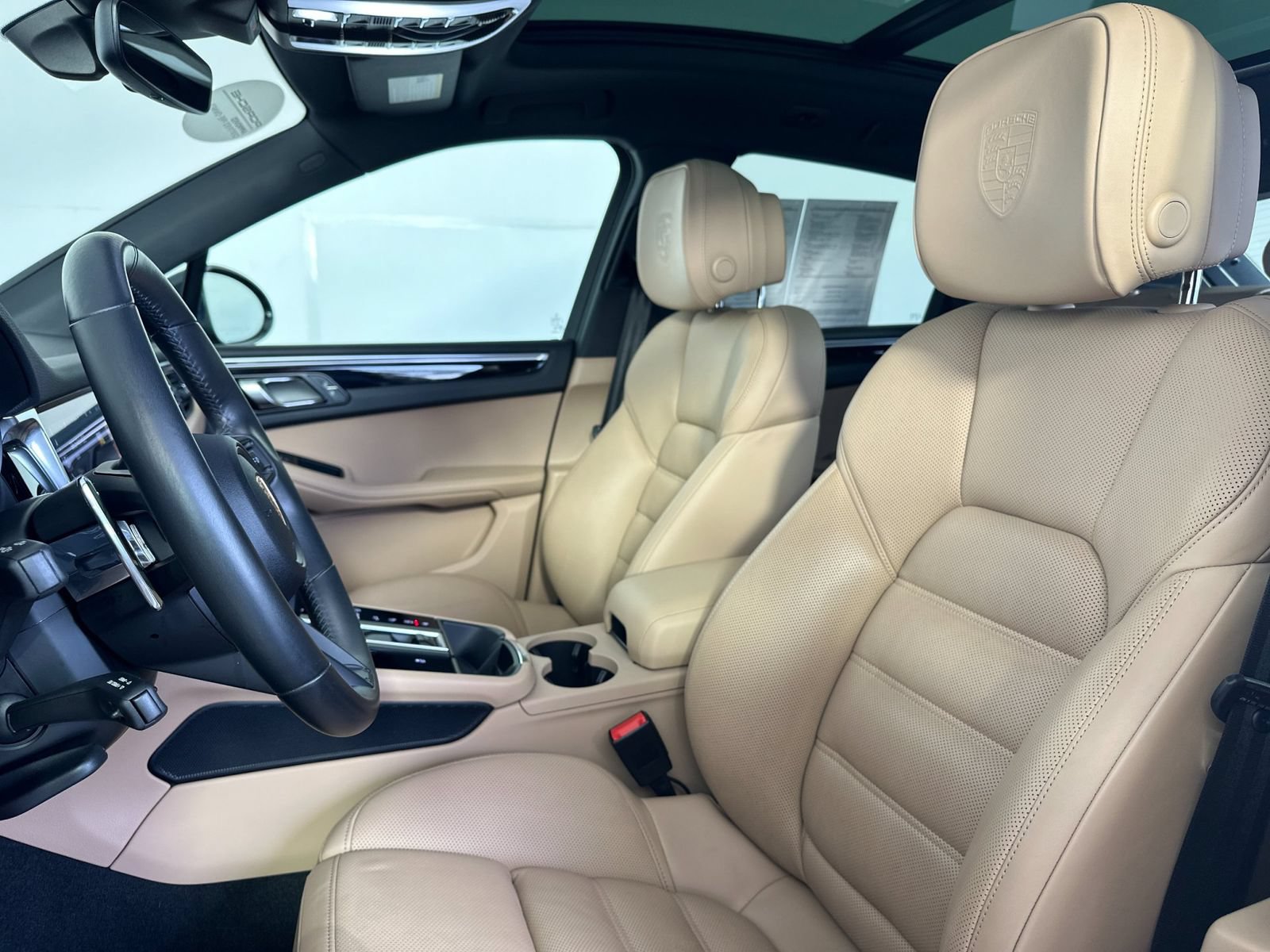 Certified 2023 Porsche Macan AWD/4WD image 5