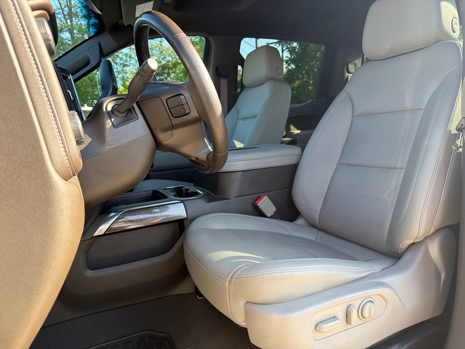 Used 2022 Chevrolet Silverado 1500 LTZ RWD image 8