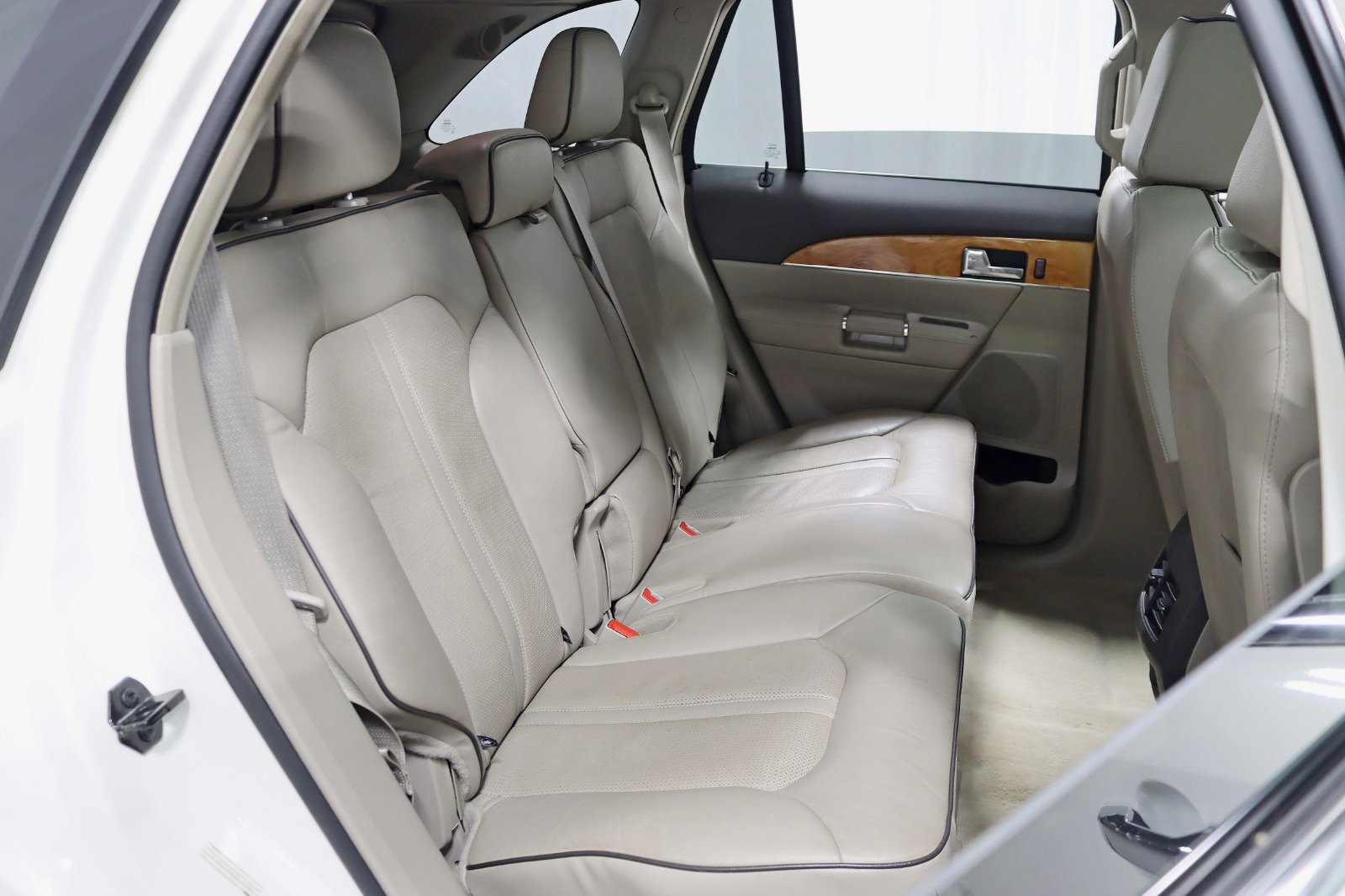 Used 2013 Lincoln MKX AWD image 26