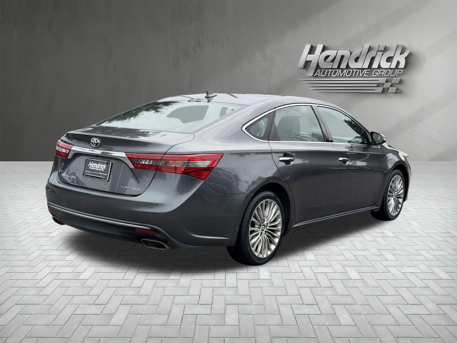 Used 2016 Toyota Avalon Limited w/ Toyota Safety Sense Package FWD image 10