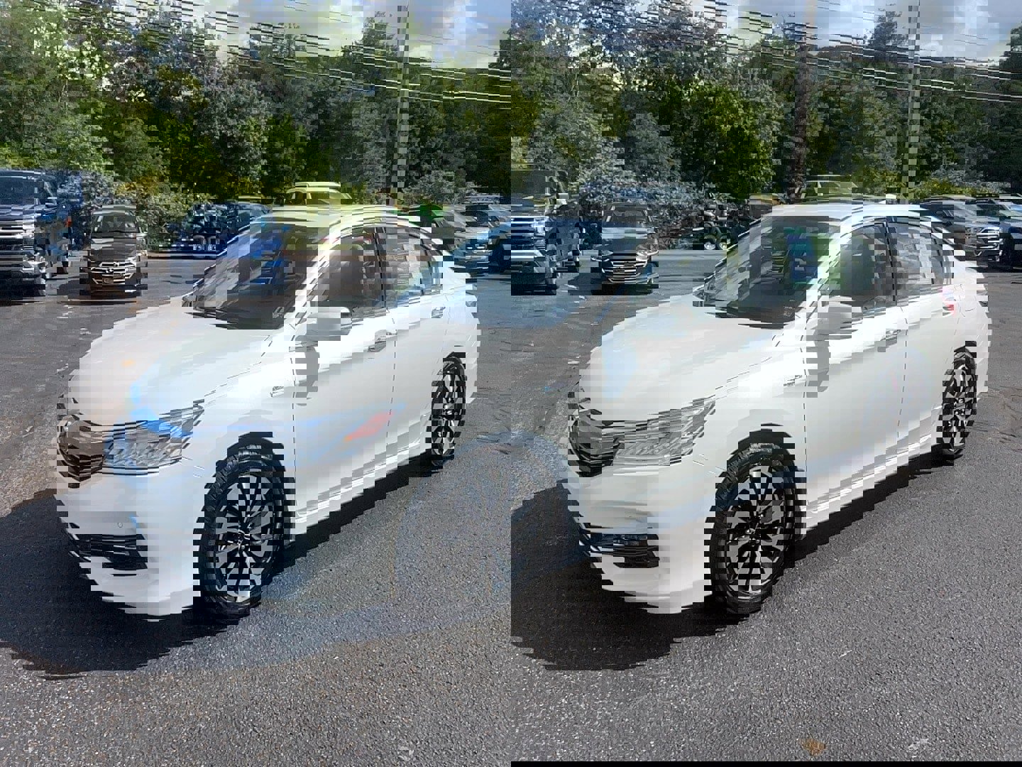 Used 2017 Honda Accord Touring image 2