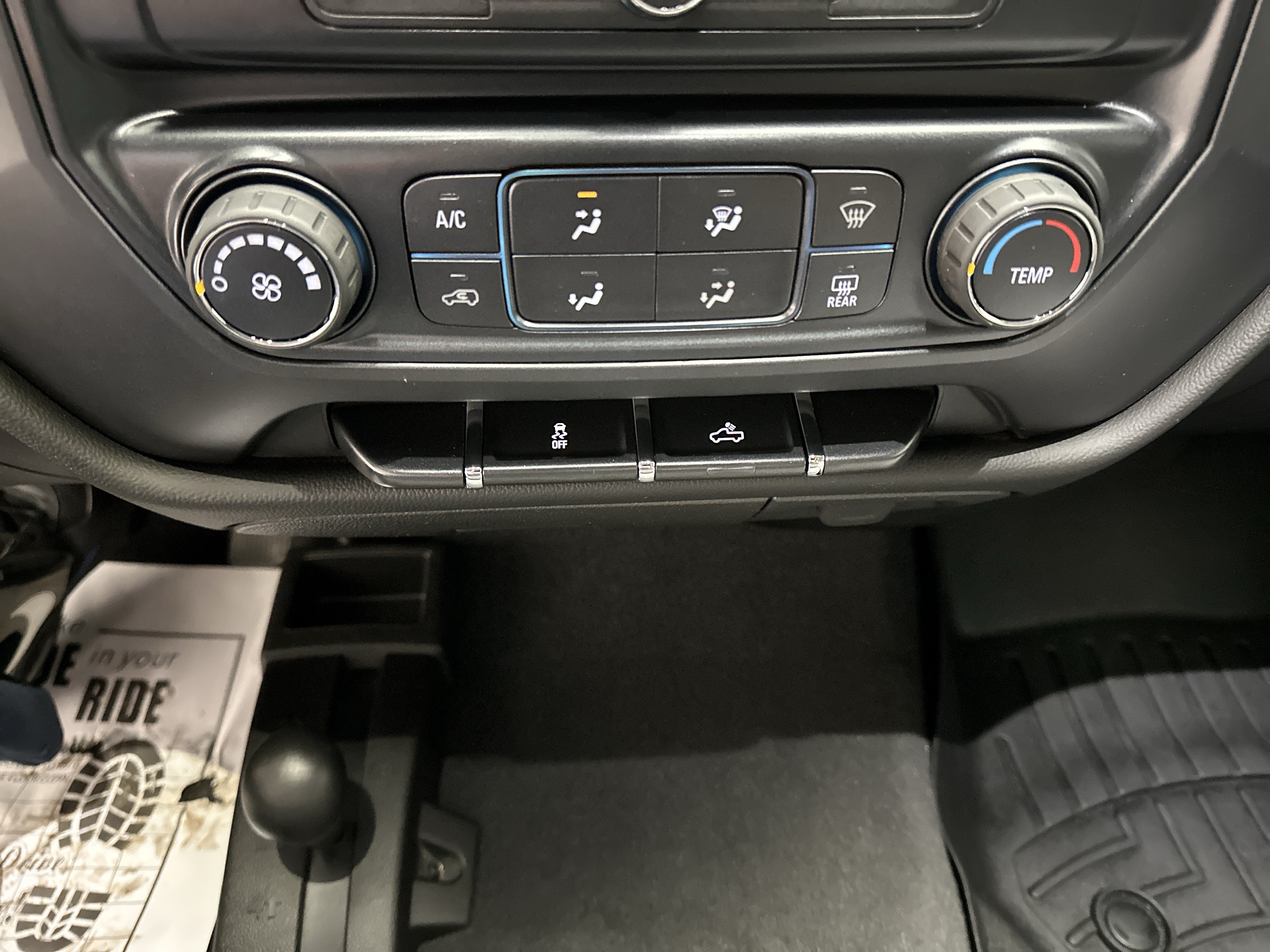Used 2018 Chevrolet Silverado 1500 Custom w/ Custom Value Package AWD/4WD image 29