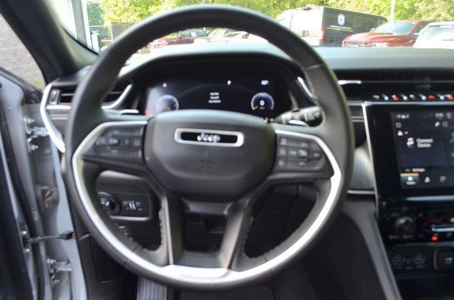 Used 2023 Jeep Grand Cherokee L Laredo image 19