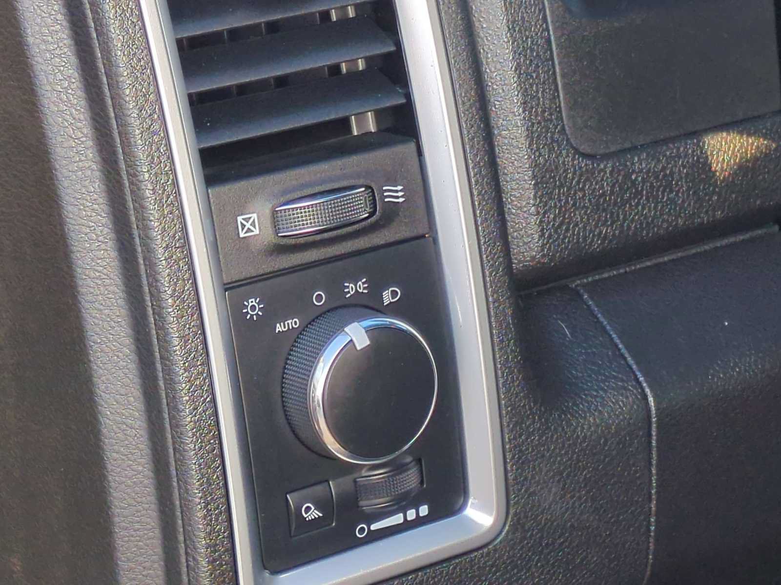 Used 2024 RAM 1500 Warlock AWD/4WD image 33