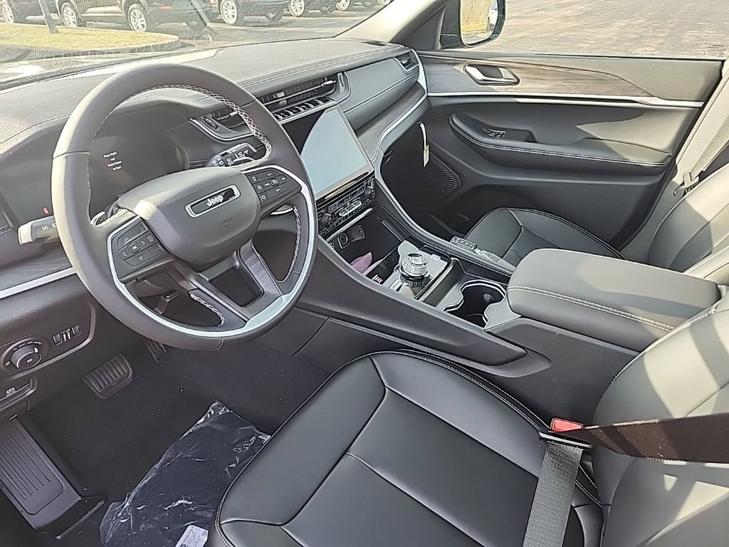New 2025 Jeep Grand Cherokee L Limited w/ Black Appearance Package image 27