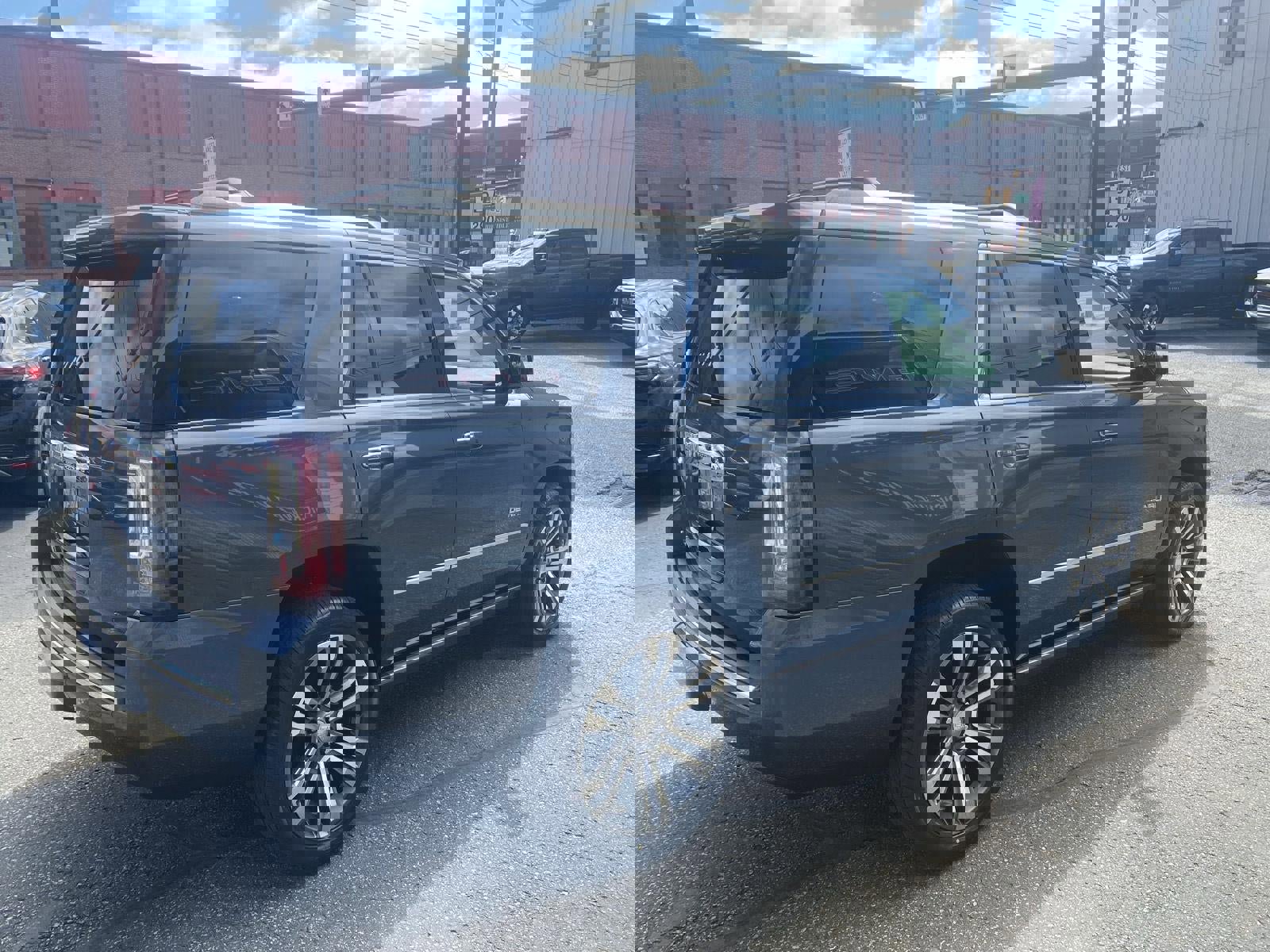 Used 2020 GMC Yukon Denali w/ Denali Premium Package image 8