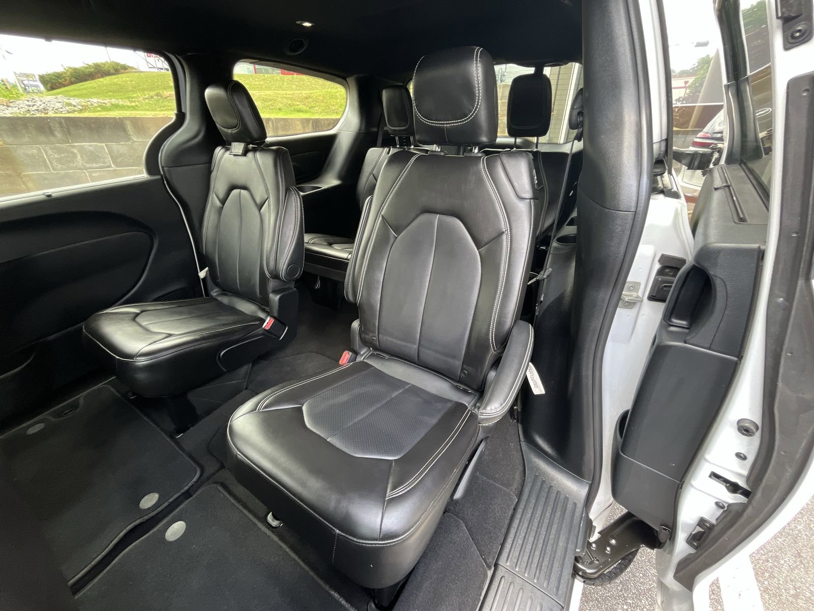 Used 2025 Chrysler Pacifica Select FWD image 25