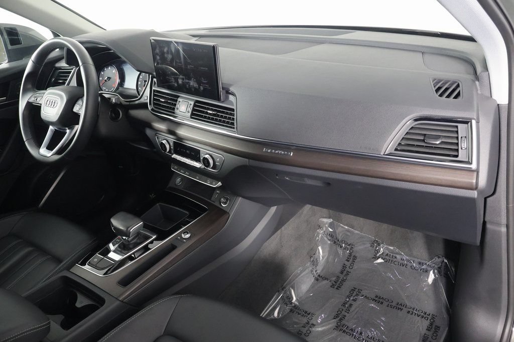 Used 2023 Audi Q5 2.0T Premium w/ Convenience Package AWD/4WD image 9