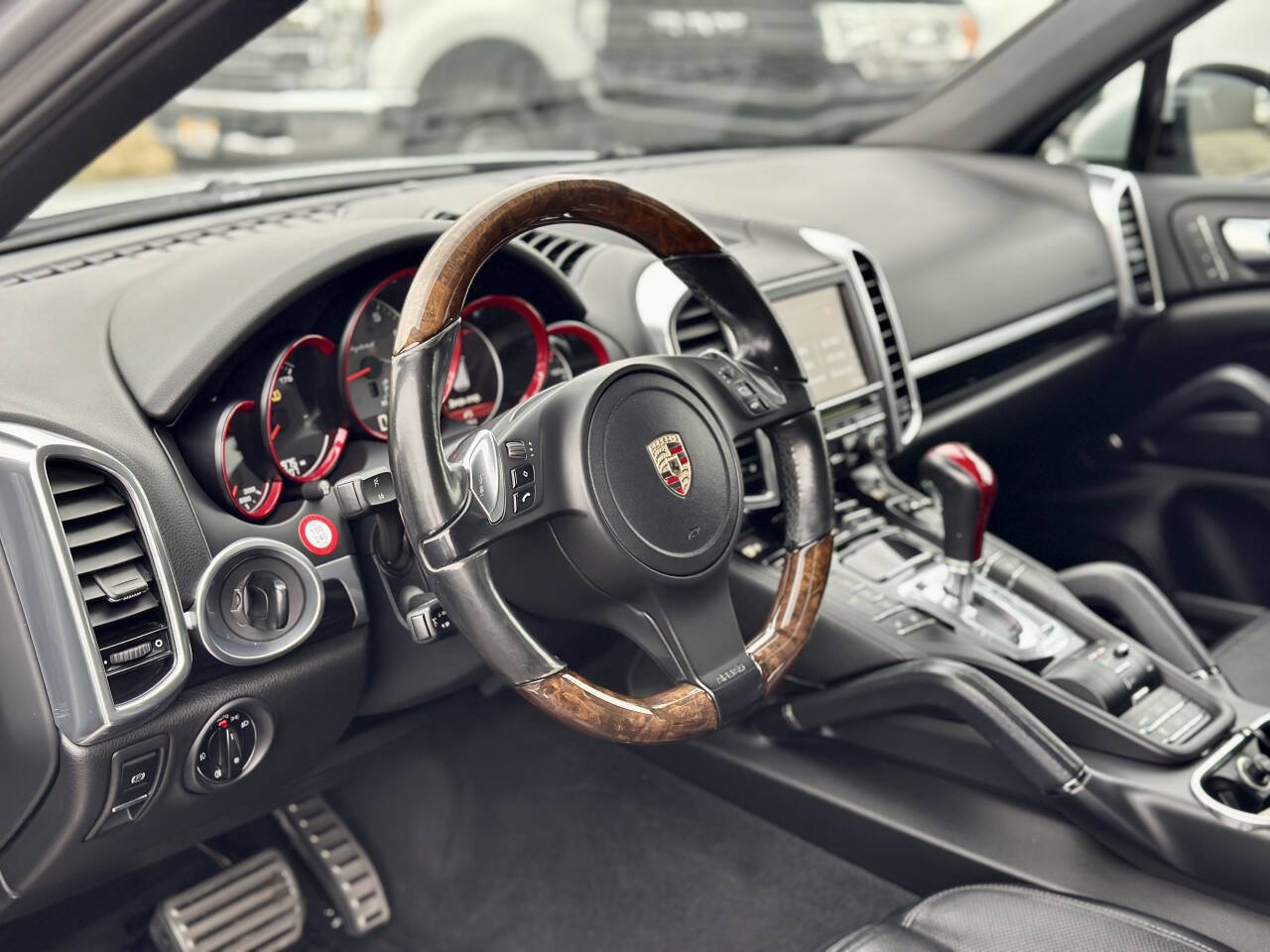 Used 2011 Porsche Cayenne S image 9