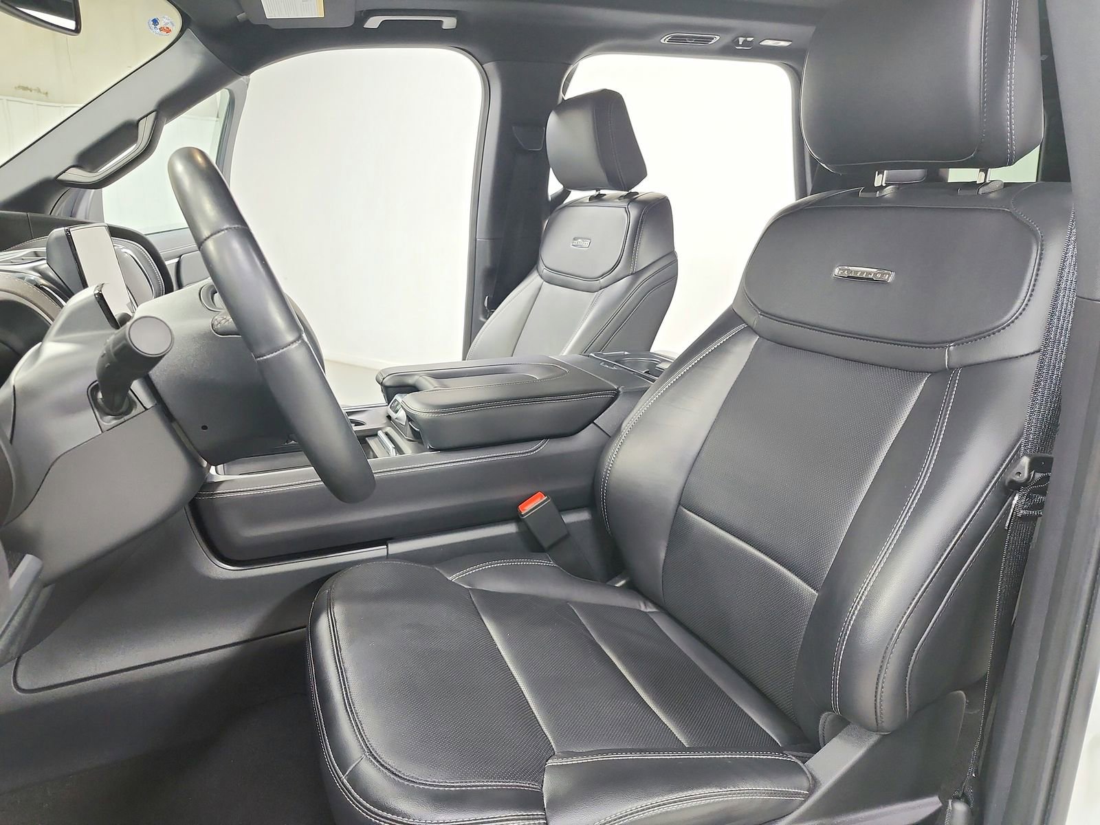 Used 2025 Ford Expedition Platinum w/ Stealth Appearance Package image 19