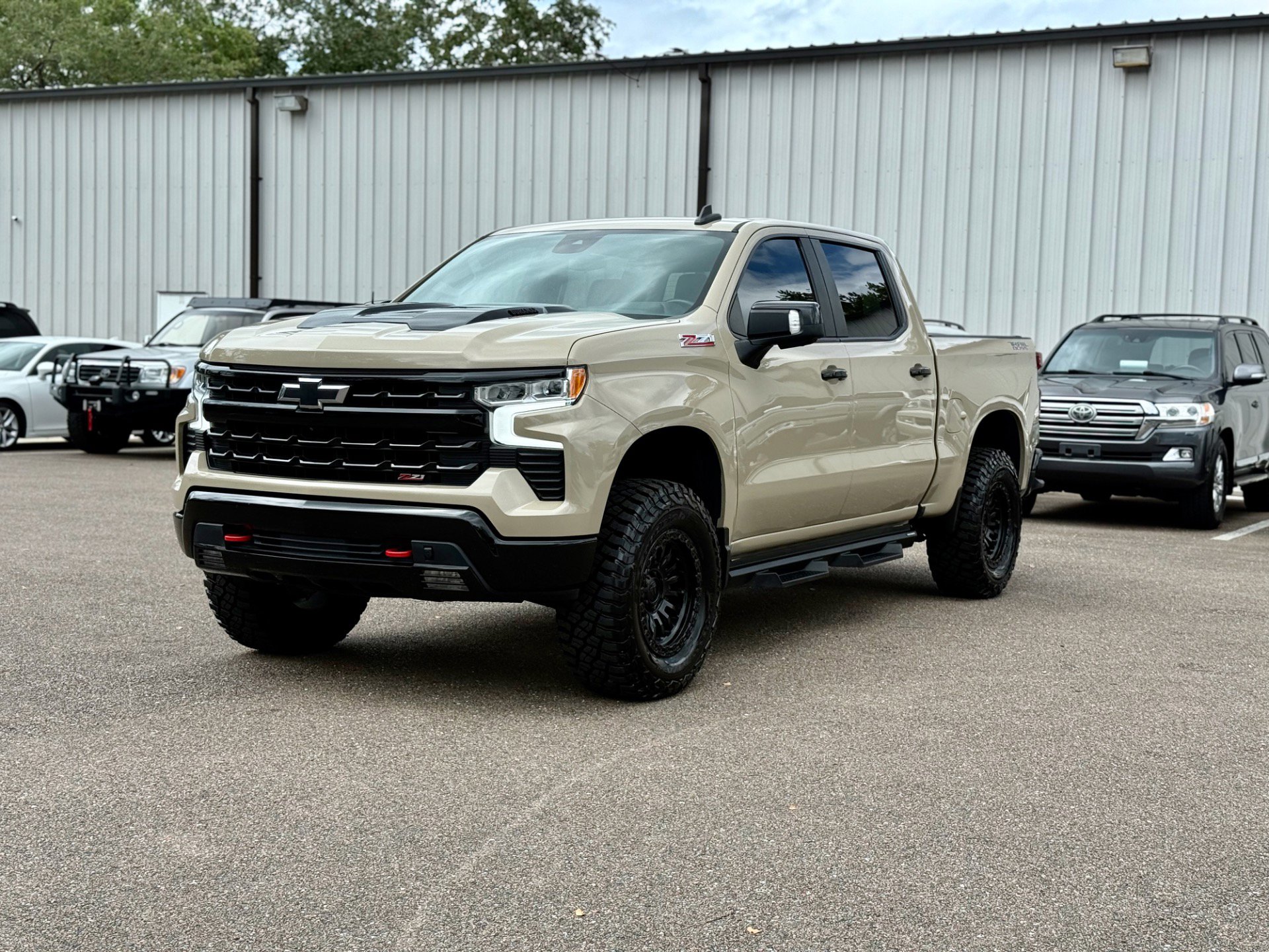 Used 2022 Chevrolet Silverado 1500 LT Trail Boss w/ LT Trail Boss Premium Package image 3