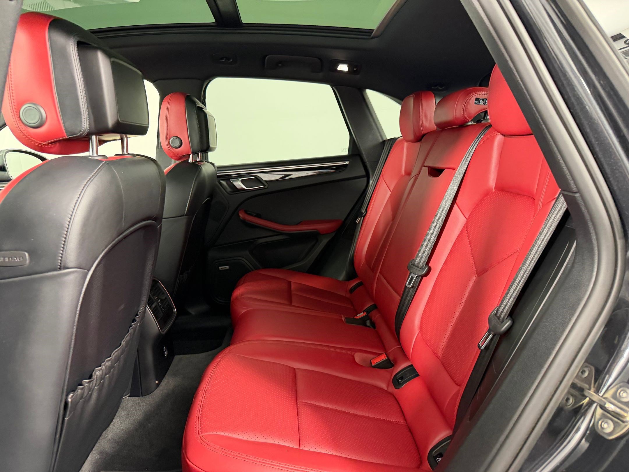 Certified 2021 Porsche Macan S image 18