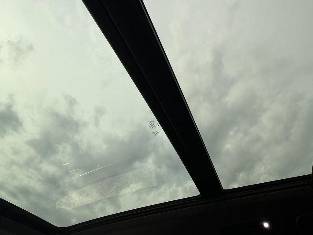 Used 2024 Volkswagen Tiguan SE R-Line image 15