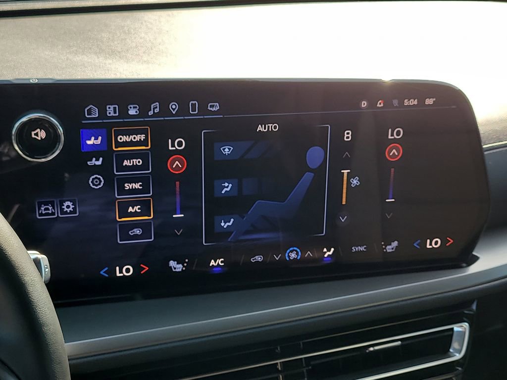 Used 2025 Chevrolet Traverse LT FWD image 22