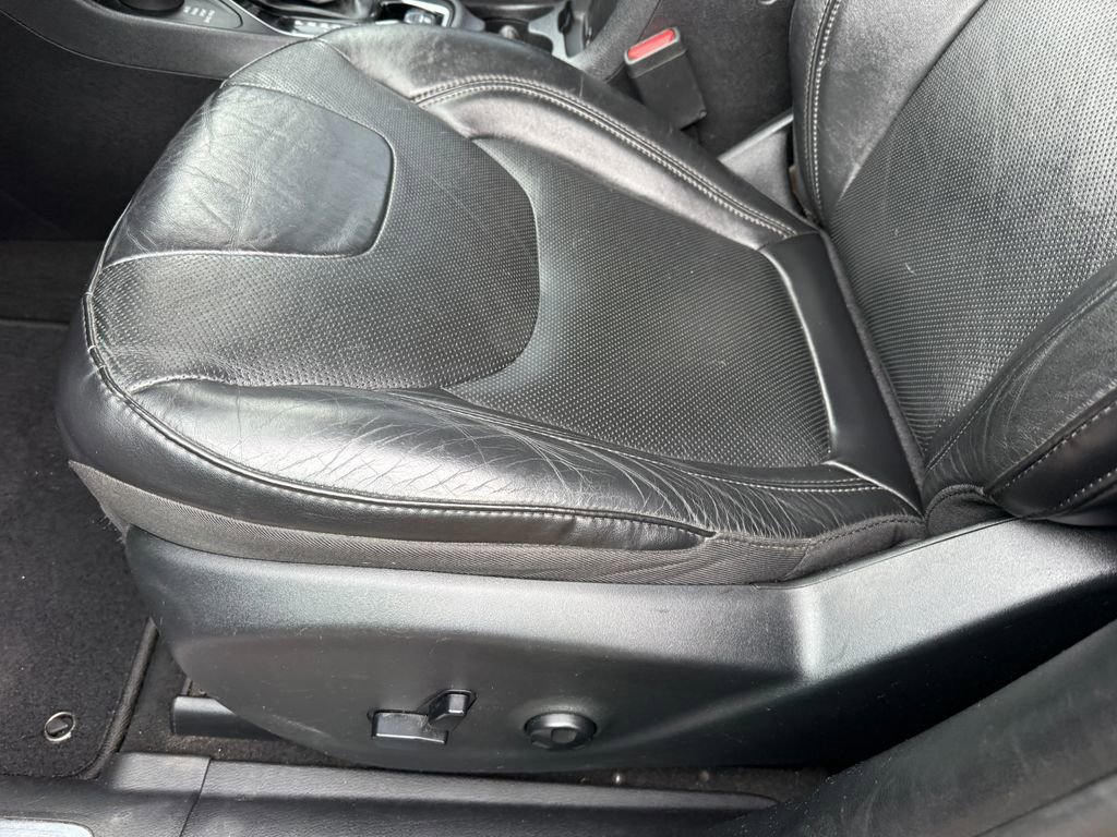 Used 2020 Jeep Cherokee Limited image 19