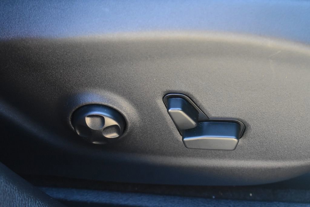 Used 2019 Jeep Cherokee Limited FWD image 16
