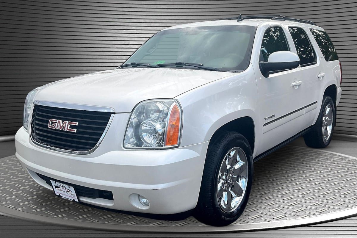 Used 2012 GMC Yukon SLT w/ SLT-2 Equipment Package AWD/4WD image 3