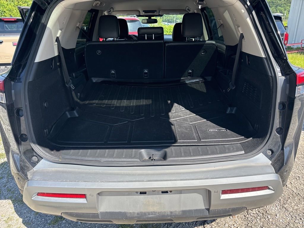 Used 2022 Nissan Pathfinder SL AWD/4WD image 12