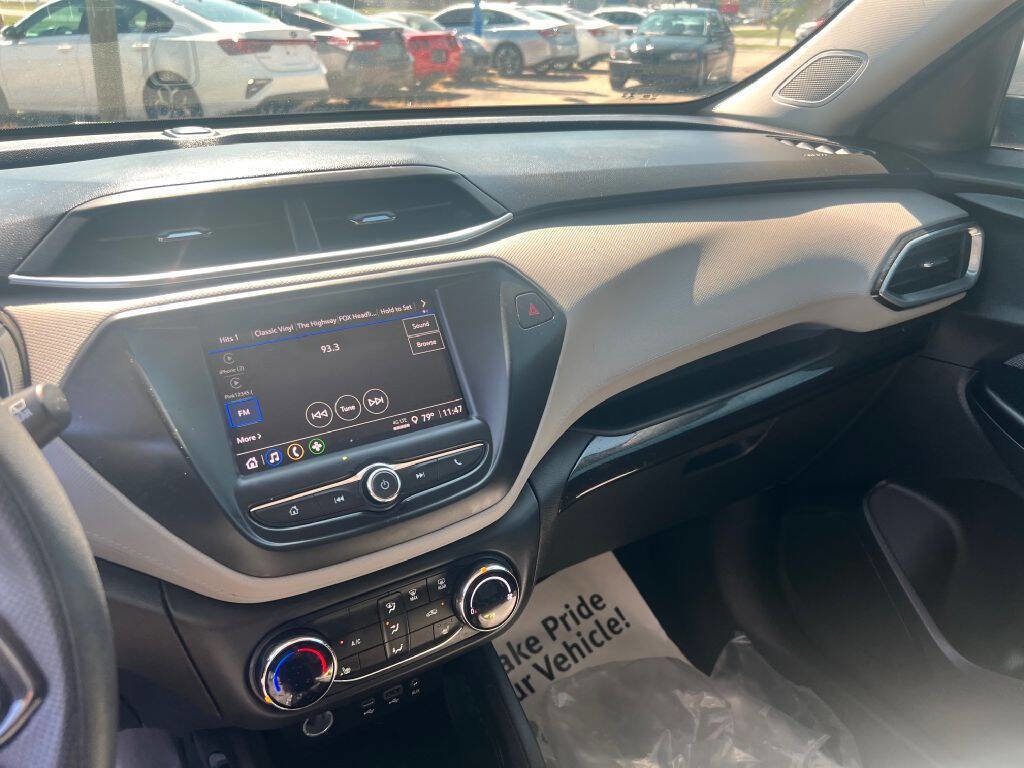 Used 2022 Chevrolet TrailBlazer LT w/ Driver Confidence Package image 10