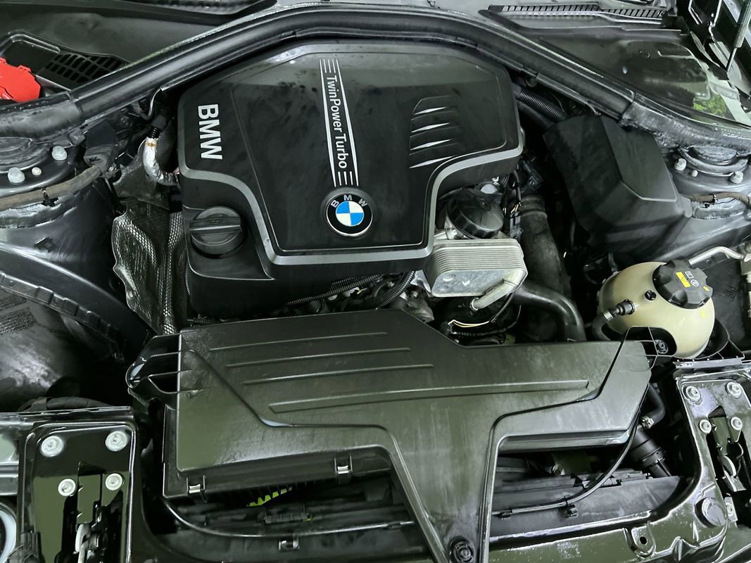 Used 2017 BMW 320i Sedan RWD image 30